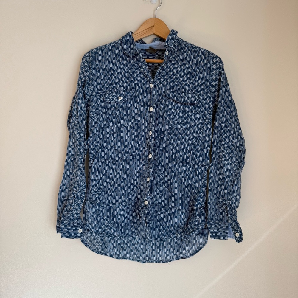 Eddie Bauer Women’s Lightweight Button Down Long sleeve Shirt Blue Size Medium - Picture 2 of 7
